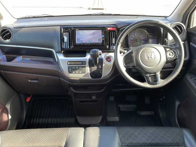 ホンダ Ｎ ＷＧＮ カスタム G ターボパッケージ 山口県 2015(平27)年 10.8万km プレミアムホワイトパール 純正SDナビ【VXM-165VFi】/・CD/DVD/USB/iPod/AM/FM/Bluetooth/フルセグテレビ/ETC/バックカメラ/パドルシフト/純正フロアマット/純正アルミホイール/ハーフレザー/ドアバイザー/ディスチャージヘッドライト/オートライト/フォグランプ/スマートキー/プッシュスタート/クルーズコントロール/横滑り防止装置/衝突被害軽減システム/ダブルサイドエアバッグ/取扱説明書/記録簿