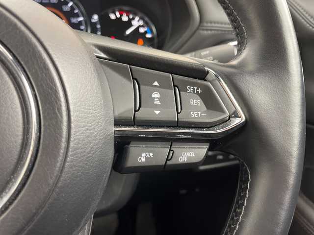 マツダ ＣＸ－８ XD Lパッケージ 熊本県 2022(令4)年 2.1万km プラチナクォーツメタリック ワンオーナー/純正ナビ（ラジオ・BT・フルセグTV ）/Apple Car Play/Android Auto/全方位カメラ 　/スマートシティーブレーキサポート/ブラインドスポットモニタリング/レーンキープアシストシステム/速度標識警報/舎監認知支援システム/車線逸脱警報/オートハイビーム/ETC/USB入力端子/前後ドライブレコーダー/レザーシート/前席パワーシート/1/2列目シートヒーター/前席エアーシート/ステアリングヒーター /レーダークルーズコントロール/ヘッドアップディスプレイ /電動リアゲート /電動格納ミラー/ミラーウィンカー/スペアキー×1/純正19インチアルミ