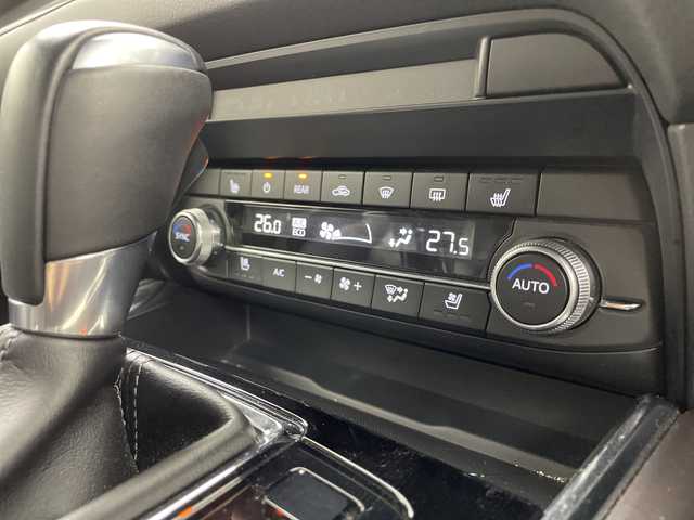 マツダ ＣＸ－８ XD Lパッケージ 熊本県 2022(令4)年 2.1万km プラチナクォーツメタリック ワンオーナー/純正ナビ（ラジオ・BT・フルセグTV ）/Apple Car Play/Android Auto/全方位カメラ 　/スマートシティーブレーキサポート/ブラインドスポットモニタリング/レーンキープアシストシステム/速度標識警報/舎監認知支援システム/車線逸脱警報/オートハイビーム/ETC/USB入力端子/前後ドライブレコーダー/レザーシート/前席パワーシート/1/2列目シートヒーター/前席エアーシート/ステアリングヒーター /レーダークルーズコントロール/ヘッドアップディスプレイ /電動リアゲート /電動格納ミラー/ミラーウィンカー/スペアキー×1/純正19インチアルミ