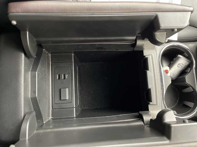 マツダ ＣＸ－８ XD Lパッケージ 熊本県 2022(令4)年 2.1万km プラチナクォーツメタリック ワンオーナー/純正ナビ（ラジオ・BT・フルセグTV ）/Apple Car Play/Android Auto/全方位カメラ 　/スマートシティーブレーキサポート/ブラインドスポットモニタリング/レーンキープアシストシステム/速度標識警報/舎監認知支援システム/車線逸脱警報/オートハイビーム/ETC/USB入力端子/前後ドライブレコーダー/レザーシート/前席パワーシート/1/2列目シートヒーター/前席エアーシート/ステアリングヒーター /レーダークルーズコントロール/ヘッドアップディスプレイ /電動リアゲート /電動格納ミラー/ミラーウィンカー/スペアキー×1/純正19インチアルミ