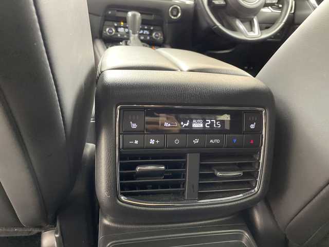 マツダ ＣＸ－８ XD Lパッケージ 熊本県 2022(令4)年 2.1万km プラチナクォーツメタリック ワンオーナー/純正ナビ（ラジオ・BT・フルセグTV ）/Apple Car Play/Android Auto/全方位カメラ 　/スマートシティーブレーキサポート/ブラインドスポットモニタリング/レーンキープアシストシステム/速度標識警報/舎監認知支援システム/車線逸脱警報/オートハイビーム/ETC/USB入力端子/前後ドライブレコーダー/レザーシート/前席パワーシート/1/2列目シートヒーター/前席エアーシート/ステアリングヒーター /レーダークルーズコントロール/ヘッドアップディスプレイ /電動リアゲート /電動格納ミラー/ミラーウィンカー/スペアキー×1/純正19インチアルミ