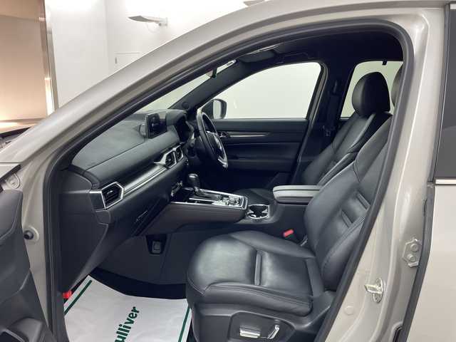 マツダ ＣＸ－８ XD Lパッケージ 熊本県 2022(令4)年 2.1万km プラチナクォーツメタリック ワンオーナー/純正ナビ（ラジオ・BT・フルセグTV ）/Apple Car Play/Android Auto/全方位カメラ 　/スマートシティーブレーキサポート/ブラインドスポットモニタリング/レーンキープアシストシステム/速度標識警報/舎監認知支援システム/車線逸脱警報/オートハイビーム/ETC/USB入力端子/前後ドライブレコーダー/レザーシート/前席パワーシート/1/2列目シートヒーター/前席エアーシート/ステアリングヒーター /レーダークルーズコントロール/ヘッドアップディスプレイ /電動リアゲート /電動格納ミラー/ミラーウィンカー/スペアキー×1/純正19インチアルミ