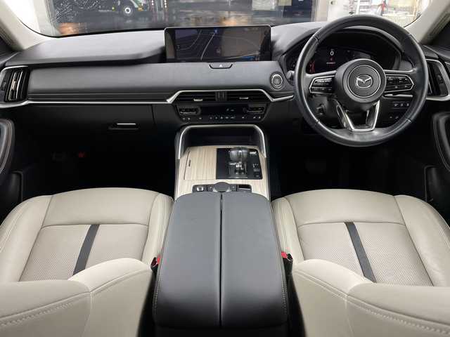 マツダ ＣＸ－６０ 25S Lパッケージ 兵庫県 2023(令5)年 1.3万km マシーングレープレミアムM ・シースルービューパッケージ/３６０°ビュー・モニター（シースルービュー）＋ワイヤレス接続機能　ＡｐｐｌｅＣａｒＰｌａｙ対応＋１２．３インチセンターディスプレイ＋ワイヤレス充電（Ｑｉ）/・マイコックピットパッケージ/電動チルト＆テレスコピックステアリング（ドライビングポジションメモリー機能連動）＋ドライバーパーソナライズ（自動設定復元）＋１２．３インチフル液晶メーター（ＴＦＴカラー）/・i-ACTIVSENSE/・車線逸脱警報システム/・AT誤発進抑制制御/・後側方車両検知/・衝突二次被害システム/・トラクションコントロールシステム/・フロントリアパーキングセンサー/・緊急時車線維持支援/・ブラインドスポットモニタリング/・前側方接近車両検知/・交通標識認識システム/・レーダークルーズコントロール/・ドライバー異常時対応システム/・ドライバーモニタリング/・ブレーキアシスト/・エマージェンシーシグナルシステム/・レーンキープアシスト/・HDMI/・革シート/・全席シートヒーター/・ヘッドアップディスプレイ/・置くだけ充電/・ステアリングヒーター/・電動リアゲート/・純正20インチアルミ/・ETC/・LED