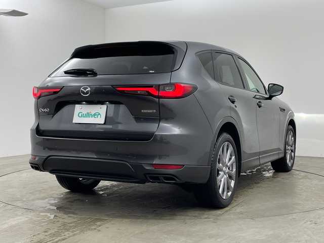 マツダ ＣＸ－６０ 25S Lパッケージ 兵庫県 2023(令5)年 1.3万km マシーングレープレミアムM ・シースルービューパッケージ/３６０°ビュー・モニター（シースルービュー）＋ワイヤレス接続機能　ＡｐｐｌｅＣａｒＰｌａｙ対応＋１２．３インチセンターディスプレイ＋ワイヤレス充電（Ｑｉ）/・マイコックピットパッケージ/電動チルト＆テレスコピックステアリング（ドライビングポジションメモリー機能連動）＋ドライバーパーソナライズ（自動設定復元）＋１２．３インチフル液晶メーター（ＴＦＴカラー）/・i-ACTIVSENSE/・車線逸脱警報システム/・AT誤発進抑制制御/・後側方車両検知/・衝突二次被害システム/・トラクションコントロールシステム/・フロントリアパーキングセンサー/・緊急時車線維持支援/・ブラインドスポットモニタリング/・前側方接近車両検知/・交通標識認識システム/・レーダークルーズコントロール/・ドライバー異常時対応システム/・ドライバーモニタリング/・ブレーキアシスト/・エマージェンシーシグナルシステム/・レーンキープアシスト/・HDMI/・革シート/・全席シートヒーター/・ヘッドアップディスプレイ/・置くだけ充電/・ステアリングヒーター/・電動リアゲート/・純正20インチアルミ/・ETC/・LED
