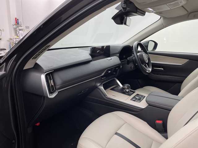 マツダ ＣＸ－６０ 25S Lパッケージ 兵庫県 2023(令5)年 1.3万km マシーングレープレミアムM ・シースルービューパッケージ/３６０°ビュー・モニター（シースルービュー）＋ワイヤレス接続機能　ＡｐｐｌｅＣａｒＰｌａｙ対応＋１２．３インチセンターディスプレイ＋ワイヤレス充電（Ｑｉ）/・マイコックピットパッケージ/電動チルト＆テレスコピックステアリング（ドライビングポジションメモリー機能連動）＋ドライバーパーソナライズ（自動設定復元）＋１２．３インチフル液晶メーター（ＴＦＴカラー）/・i-ACTIVSENSE/・車線逸脱警報システム/・AT誤発進抑制制御/・後側方車両検知/・衝突二次被害システム/・トラクションコントロールシステム/・フロントリアパーキングセンサー/・緊急時車線維持支援/・ブラインドスポットモニタリング/・前側方接近車両検知/・交通標識認識システム/・レーダークルーズコントロール/・ドライバー異常時対応システム/・ドライバーモニタリング/・ブレーキアシスト/・エマージェンシーシグナルシステム/・レーンキープアシスト/・HDMI/・革シート/・全席シートヒーター/・ヘッドアップディスプレイ/・置くだけ充電/・ステアリングヒーター/・電動リアゲート/・純正20インチアルミ/・ETC/・LED