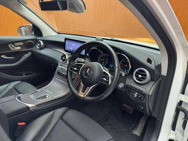 メルセデス・ベンツ ＧＬＣ２２０ d 4マチック 千葉県 2019(令1)年 5.3万km ポーラホワイト ACC　/半革　/ナビ　/TV　/360°/Bluetooth接続　/電動リアゲート/電動シート　/シートヒーター　/アダプティブLEDライト　/アンビエントライト　/アクティブパーキング　/衝突軽減B　/BSM　/LKA　/ドラレコ　/ETC