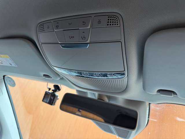 メルセデス・ベンツ ＧＬＣ２２０ d 4マチック 千葉県 2019(令1)年 5.3万km ポーラホワイト ACC　/半革　/ナビ　/TV　/360°/Bluetooth接続　/電動リアゲート/電動シート　/シートヒーター　/アダプティブLEDライト　/アンビエントライト　/アクティブパーキング　/衝突軽減B　/BSM　/LKA　/ドラレコ　/ETC