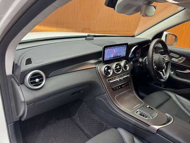 メルセデス・ベンツ ＧＬＣ２２０ d 4マチック 千葉県 2019(令1)年 5.3万km ポーラホワイト ACC　/半革　/ナビ　/TV　/360°/Bluetooth接続　/電動リアゲート/電動シート　/シートヒーター　/アダプティブLEDライト　/アンビエントライト　/アクティブパーキング　/衝突軽減B　/BSM　/LKA　/ドラレコ　/ETC