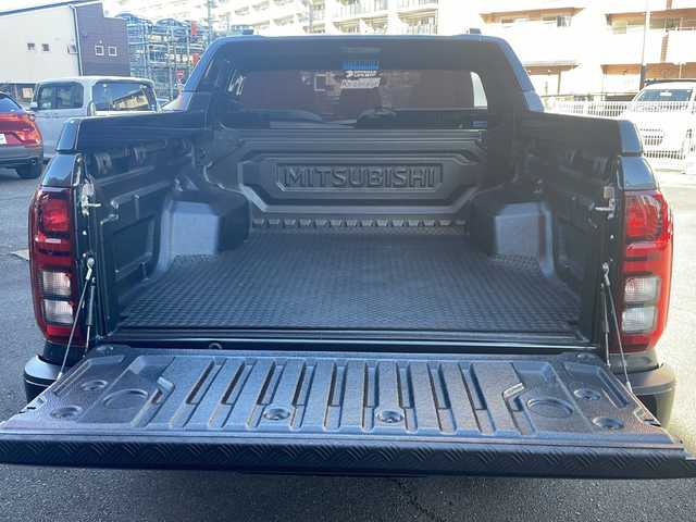 三菱 トライトン GSR 宮崎県 2024(令6)年 1.3万km グレー ドライブモード切替　レーンキープアシスト　Ｂｌｕｅｔｏｏｔｈ接続　地デジ　全方位カメラ　クルーズコントロール　運転席パワーシート　運転席助手席シートヒーター　ＥＴＣ　社外フロアマット　ステアリングヒーター　