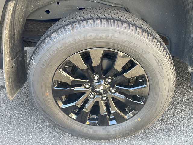 三菱 トライトン GSR 宮崎県 2024(令6)年 1.3万km グレー ドライブモード切替　レーンキープアシスト　Ｂｌｕｅｔｏｏｔｈ接続　地デジ　全方位カメラ　クルーズコントロール　運転席パワーシート　運転席助手席シートヒーター　ＥＴＣ　社外フロアマット　ステアリングヒーター　