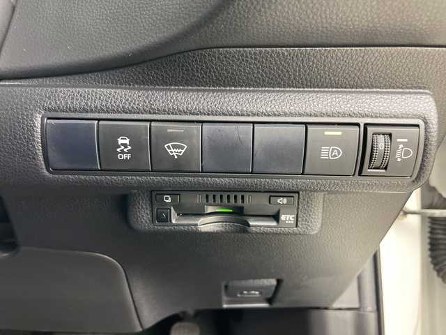 トヨタ カローラ スポーツ G X 道央・札幌 2020(令2)年 5.1万km スーパーホワイトⅡ ・4WD/・寒冷地仕様/・純正ディスプレイオーディオ/・ナビ&BT&USB&Miracast&スマホ連携/・バックカメラ/・トヨタセーフティセンス/・レーダークルーズコントロール/・ステアリングスイッチ/・ビルトインETC/・ドアミラーヒーター/・オートライト/・LEDヘッドライト/・プッシュスタート/・スマートキー