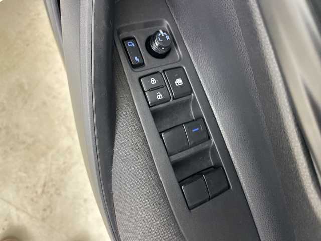 トヨタ カローラ スポーツ G X 道央・札幌 2020(令2)年 5.1万km スーパーホワイトⅡ ・4WD/・寒冷地仕様/・純正ディスプレイオーディオ/・ナビ&BT&USB&Miracast&スマホ連携/・バックカメラ/・トヨタセーフティセンス/・レーダークルーズコントロール/・ステアリングスイッチ/・ビルトインETC/・ドアミラーヒーター/・オートライト/・LEDヘッドライト/・プッシュスタート/・スマートキー