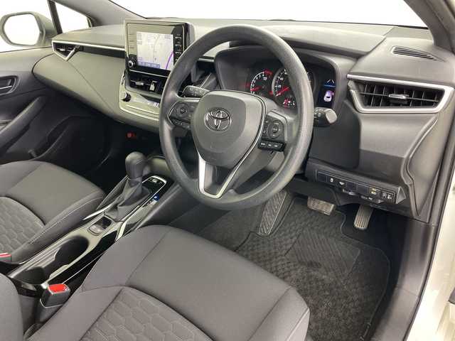 トヨタ カローラ スポーツ G X 道央・札幌 2020(令2)年 5.1万km スーパーホワイトⅡ ・4WD/・寒冷地仕様/・純正ディスプレイオーディオ/・ナビ&BT&USB&Miracast&スマホ連携/・バックカメラ/・トヨタセーフティセンス/・レーダークルーズコントロール/・ステアリングスイッチ/・ビルトインETC/・ドアミラーヒーター/・オートライト/・LEDヘッドライト/・プッシュスタート/・スマートキー