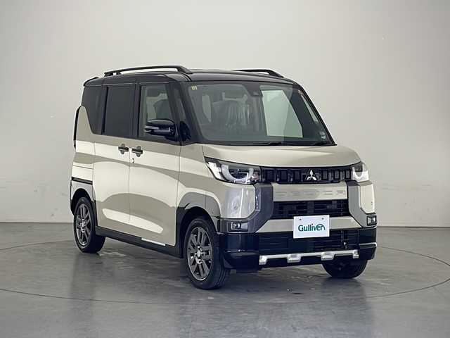 三菱 デリカミニ T プレミアム 長野県 2023(令5)年 0.1万km未満 ベージュⅡ 4WD/社外ナビ/両側パワースライドドア/マイパイロット/追従型クルーズコントロール/全方位カメラ/バックカメラ/コーナーセンサー/フルセグTV/Bluetooth/シートヒーター（運転席、助手席）/ステアリングスイッチ/ステアリングヒーター/電子パーキング/オートホールド/パドルシフト/オートライト/LEDヘッドライト/フォグランプ/デジタルインナーミラー/サーキュレーター/電動格納ミラー/ウインカーミラー