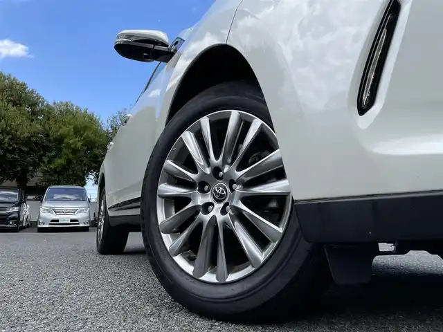 トヨタ ハリアー プレミアム 東京都 2019(令1)年 3.3万km ホワイトパールクリスタルシャイン ワンオーナー/純正9型ナビ/フルセグTV/Bluetoothオーディオ/DVD再生/バックカメラ/ビルトインETC/スマートキー×2 カードキー×1/Toyota Safety Sense P/・プリクラッシュセーフティシステム/・レーンディパーチャーアラート/・アダプティブハイビームシステム/・オートマチックハイビーム/・レーダークルーズコントロール