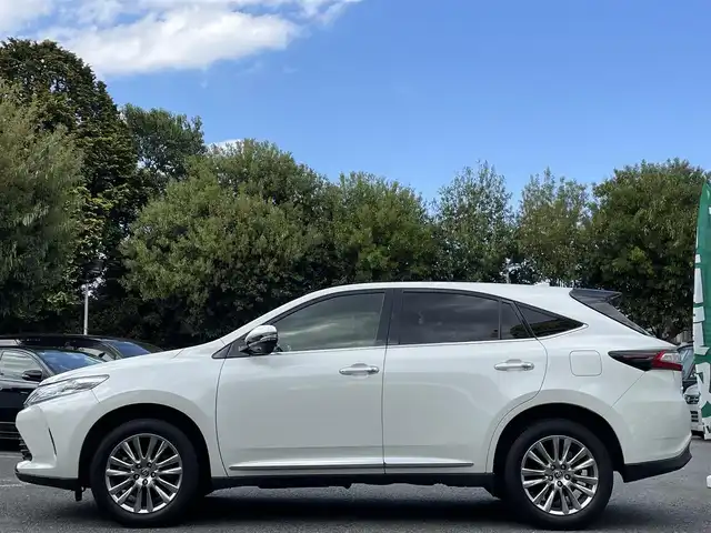 トヨタ ハリアー プレミアム 東京都 2019(令1)年 3.3万km ホワイトパールクリスタルシャイン ワンオーナー/純正9型ナビ/フルセグTV/Bluetoothオーディオ/DVD再生/バックカメラ/ビルトインETC/スマートキー×2 カードキー×1/Toyota Safety Sense P/・プリクラッシュセーフティシステム/・レーンディパーチャーアラート/・アダプティブハイビームシステム/・オートマチックハイビーム/・レーダークルーズコントロール