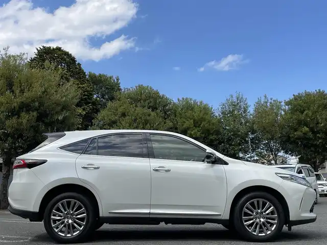 トヨタ ハリアー プレミアム 東京都 2019(令1)年 3.3万km ホワイトパールクリスタルシャイン ワンオーナー/純正9型ナビ/フルセグTV/Bluetoothオーディオ/DVD再生/バックカメラ/ビルトインETC/スマートキー×2 カードキー×1/Toyota Safety Sense P/・プリクラッシュセーフティシステム/・レーンディパーチャーアラート/・アダプティブハイビームシステム/・オートマチックハイビーム/・レーダークルーズコントロール