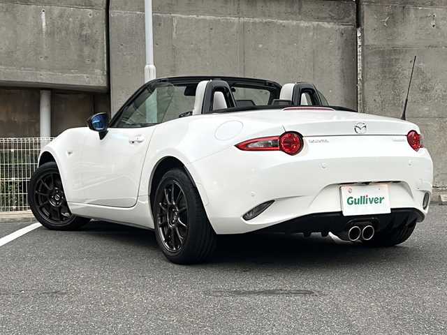 マツダ ロードスター RS ホワイトLTDセレクション 愛知県 2021(令3)年 1.6万km スノーフレイクホワイトパールマイカ ・ガラス製リアウインドー付ソフトトップ（クロス・インシュレーター付き）/・シート：ナッパレザー（ピュアホワイト）/・フロントブレーキ：Ｂｒｅｍｂｏ社製ベンチレーテッドディスク＆Ｂｒｅｍｂｏ社製対向４ピストンキャリパー（レッド塗装）/・リアブレーキ：キャリパー（レッド塗装）/・１９５／５０Ｒ１６　８４Ｖタイヤ＆１６×７ＪインチＲＡＹＳ社製鍛造アルミホイール（ダークガンメタリック塗装）/ワンオーナー/純正ナビ/フルセグTV・Bluetooth・USB/BOSEサウンド/前席シートヒーター/ブラインドスポットモニタリング/ドライバーアテンションアラート/スマートシティーブレーキサポート/交通標識認識システム/前方ドライブレコーダー/クルーズコントロール/リアセンサー/LEDヘッドライト/ステアリングスイッチ/ビルトインETC/純正フロアマット/スマートキー/プッシュスタート/保証書/取扱説明書/スペアスマートキー