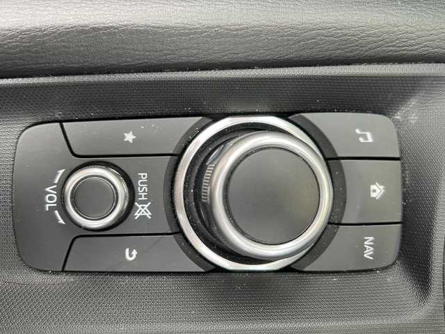 マツダ ロードスター RS ホワイトLTDセレクション 愛知県 2021(令3)年 1.6万km スノーフレイクホワイトパールマイカ ・ガラス製リアウインドー付ソフトトップ（クロス・インシュレーター付き）/・シート：ナッパレザー（ピュアホワイト）/・フロントブレーキ：Ｂｒｅｍｂｏ社製ベンチレーテッドディスク＆Ｂｒｅｍｂｏ社製対向４ピストンキャリパー（レッド塗装）/・リアブレーキ：キャリパー（レッド塗装）/・１９５／５０Ｒ１６　８４Ｖタイヤ＆１６×７ＪインチＲＡＹＳ社製鍛造アルミホイール（ダークガンメタリック塗装）/ワンオーナー/純正ナビ/フルセグTV・Bluetooth・USB/BOSEサウンド/前席シートヒーター/ブラインドスポットモニタリング/ドライバーアテンションアラート/スマートシティーブレーキサポート/交通標識認識システム/前方ドライブレコーダー/クルーズコントロール/リアセンサー/LEDヘッドライト/ステアリングスイッチ/ビルトインETC/純正フロアマット/スマートキー/プッシュスタート/保証書/取扱説明書/スペアスマートキー