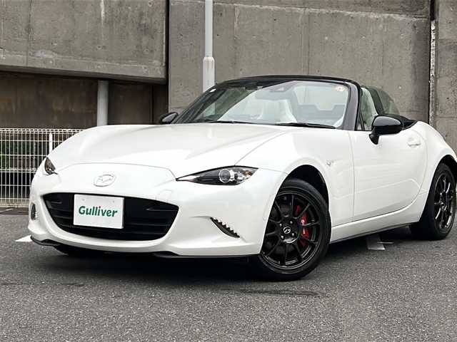 マツダ ロードスター RS ホワイトLTDセレクション 愛知県 2021(令3)年 1.6万km スノーフレイクホワイトパールマイカ ・ガラス製リアウインドー付ソフトトップ（クロス・インシュレーター付き）/・シート：ナッパレザー（ピュアホワイト）/・フロントブレーキ：Ｂｒｅｍｂｏ社製ベンチレーテッドディスク＆Ｂｒｅｍｂｏ社製対向４ピストンキャリパー（レッド塗装）/・リアブレーキ：キャリパー（レッド塗装）/・１９５／５０Ｒ１６　８４Ｖタイヤ＆１６×７ＪインチＲＡＹＳ社製鍛造アルミホイール（ダークガンメタリック塗装）/ワンオーナー/純正ナビ/フルセグTV・Bluetooth・USB/BOSEサウンド/前席シートヒーター/ブラインドスポットモニタリング/ドライバーアテンションアラート/スマートシティーブレーキサポート/交通標識認識システム/前方ドライブレコーダー/クルーズコントロール/リアセンサー/LEDヘッドライト/ステアリングスイッチ/ビルトインETC/純正フロアマット/スマートキー/プッシュスタート/保証書/取扱説明書/スペアスマートキー