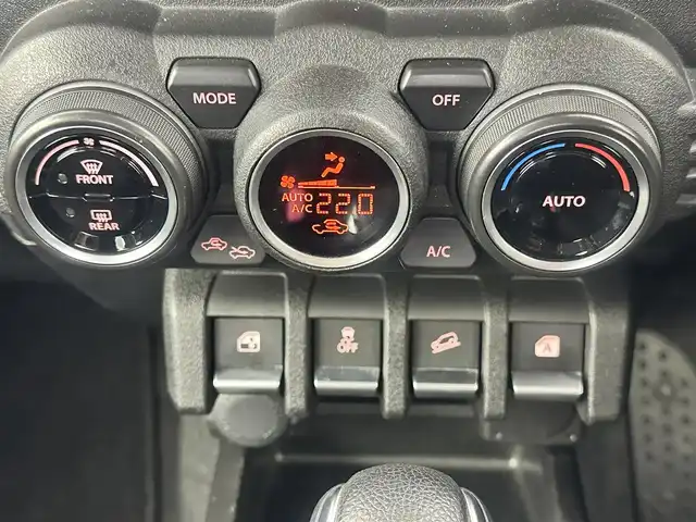 スズキ ジムニー XC 愛知県 2019(令1)年 4.9万km ジャングルグリーン 4WD/純正8インチSDナビ/フルセグTV/ドライブレコーダー/ビルトインETC/ステアリングリモコン/クルーズコントロール/シートヒーター/純正フロアマット/スズキセーフティサポート/　　・衝突軽減システム/　　・誤発進抑制機能/　　・車線逸脱警報機能/ヒルディセントコントロール/盗難防止機能/スペアタイヤ/スマートキー/スペアキー