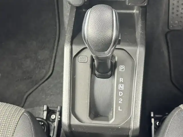 スズキ ジムニー XC 愛知県 2019(令1)年 4.9万km ジャングルグリーン 4WD/純正8インチSDナビ/フルセグTV/ドライブレコーダー/ビルトインETC/ステアリングリモコン/クルーズコントロール/シートヒーター/純正フロアマット/スズキセーフティサポート/　　・衝突軽減システム/　　・誤発進抑制機能/　　・車線逸脱警報機能/ヒルディセントコントロール/盗難防止機能/スペアタイヤ/スマートキー/スペアキー