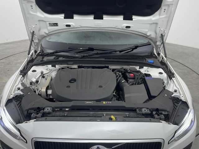 ボルボ Ｖ６０ B4 モメンタム 福島県 2021(令3)年 2万km クリスタルホワイトP 禁煙車/純正ナビ/・フルセグ・Bluetooth・USB・AppleCarPlay/アラウンドビューモニター/ハンドルヒーター/置くだけ充電/全席シートヒーター/前席パワーシート/ACC/ETC/ルーフレール