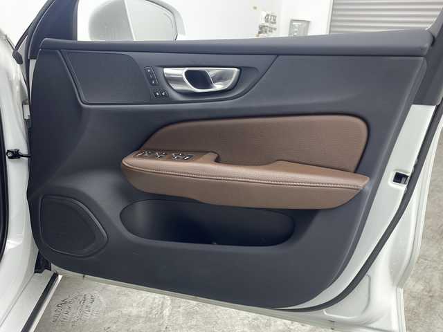 ボルボ Ｖ６０ B4 モメンタム 福島県 2021(令3)年 2万km クリスタルホワイトP 禁煙車/純正ナビ/・フルセグ・Bluetooth・USB・AppleCarPlay/アラウンドビューモニター/ハンドルヒーター/置くだけ充電/全席シートヒーター/前席パワーシート/ACC/ETC/ルーフレール