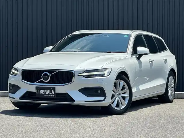 ボルボ Ｖ６０ B4 モメンタム 福島県 2021(令3)年 2万km クリスタルホワイトP アダプティブクルーズコントロール/モカレザーシート/メモリ付パワーシート/全席シートヒーター/ステアリングヒーター/純正HDDナビ/CarPlay/360°カメラ/ブラインドスポットモニター/レーンキープアシスト/ワイヤレスチャージャー/ドライブモード/オートホールド/パワーバックドア/パークアシスト/純正17インチAW/前後ドラレコ/取扱説明書/保証書/スペアキー