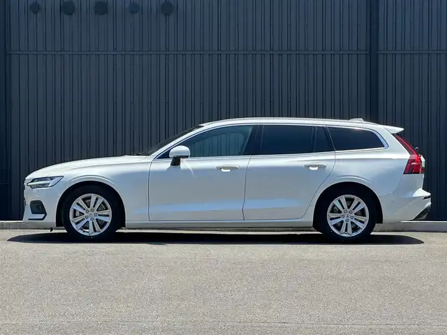 ボルボ Ｖ６０ B4 モメンタム 福島県 2021(令3)年 2万km クリスタルホワイトP アダプティブクルーズコントロール/モカレザーシート/メモリ付パワーシート/全席シートヒーター/ステアリングヒーター/純正HDDナビ/CarPlay/360°カメラ/ブラインドスポットモニター/レーンキープアシスト/ワイヤレスチャージャー/ドライブモード/オートホールド/パワーバックドア/パークアシスト/純正17インチAW/前後ドラレコ/取扱説明書/保証書/スペアキー