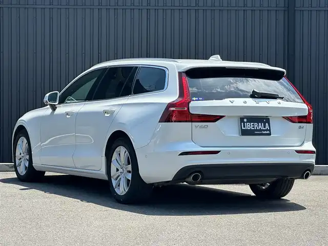 ボルボ Ｖ６０ B4 モメンタム 福島県 2021(令3)年 2万km クリスタルホワイトP アダプティブクルーズコントロール/モカレザーシート/メモリ付パワーシート/全席シートヒーター/ステアリングヒーター/純正HDDナビ/CarPlay/360°カメラ/ブラインドスポットモニター/レーンキープアシスト/ワイヤレスチャージャー/ドライブモード/オートホールド/パワーバックドア/パークアシスト/純正17インチAW/前後ドラレコ/取扱説明書/保証書/スペアキー