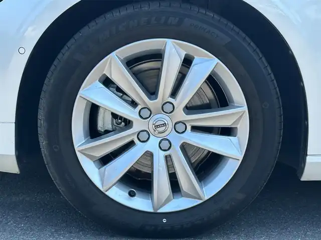 ボルボ Ｖ６０ B4 モメンタム 福島県 2021(令3)年 2万km クリスタルホワイトP アダプティブクルーズコントロール/モカレザーシート/メモリ付パワーシート/全席シートヒーター/ステアリングヒーター/純正HDDナビ/CarPlay/360°カメラ/ブラインドスポットモニター/レーンキープアシスト/ワイヤレスチャージャー/ドライブモード/オートホールド/パワーバックドア/パークアシスト/純正17インチAW/前後ドラレコ/取扱説明書/保証書/スペアキー