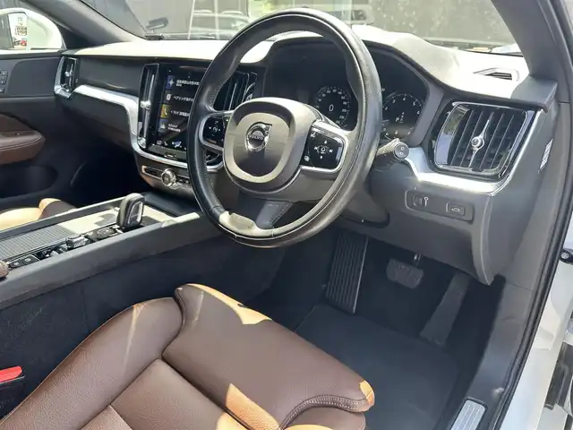 ボルボ Ｖ６０ B4 モメンタム 福島県 2021(令3)年 2万km クリスタルホワイトP アダプティブクルーズコントロール/モカレザーシート/メモリ付パワーシート/全席シートヒーター/ステアリングヒーター/純正HDDナビ/CarPlay/360°カメラ/ブラインドスポットモニター/レーンキープアシスト/ワイヤレスチャージャー/ドライブモード/オートホールド/パワーバックドア/パークアシスト/純正17インチAW/前後ドラレコ/取扱説明書/保証書/スペアキー