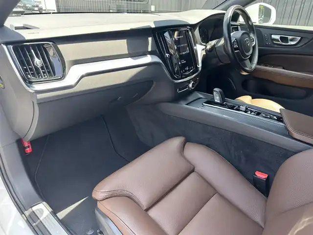ボルボ Ｖ６０ B4 モメンタム 福島県 2021(令3)年 2万km クリスタルホワイトP アダプティブクルーズコントロール/モカレザーシート/メモリ付パワーシート/全席シートヒーター/ステアリングヒーター/純正HDDナビ/CarPlay/360°カメラ/ブラインドスポットモニター/レーンキープアシスト/ワイヤレスチャージャー/ドライブモード/オートホールド/パワーバックドア/パークアシスト/純正17インチAW/前後ドラレコ/取扱説明書/保証書/スペアキー