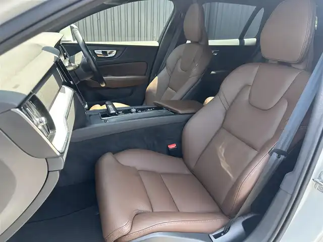 ボルボ Ｖ６０ B4 モメンタム 福島県 2021(令3)年 2万km クリスタルホワイトP アダプティブクルーズコントロール/モカレザーシート/メモリ付パワーシート/全席シートヒーター/ステアリングヒーター/純正HDDナビ/CarPlay/360°カメラ/ブラインドスポットモニター/レーンキープアシスト/ワイヤレスチャージャー/ドライブモード/オートホールド/パワーバックドア/パークアシスト/純正17インチAW/前後ドラレコ/取扱説明書/保証書/スペアキー