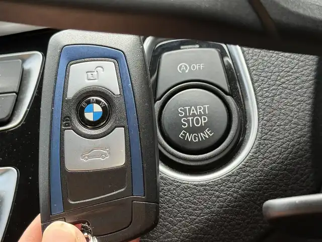 ＢＭＷ １１８ｄ Mスポーツ エディションシャドー 静岡県 2018(平30)年 3.6万km アルピンホワイトⅢ レザーシート/iDrive/(CD/DVD/Bluetooth/USB)/インテリジェントセーフティ/バックカメラ/アダプティブクルーズコントロール/レーンキープアシスト/PDC/メモリー付パワーシート/シートヒーター/コンフォートアクセス/ETC/純正フロアマット/純正18インチアルミホイール/フロントフォグランプ