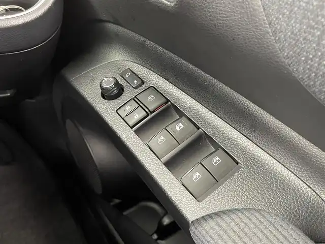 トヨタ シエンタ G 大分県 2017(平29)年 9.3万km ブラックマイカ 純正ナビ/フルセグ/DVD/Bluetooth/バックカメラ/両側パワスラ/オートLEDライト/プリクラッシュ/レーンディパチャーアラート/フリップダウンモニター/スマートキー/保証書