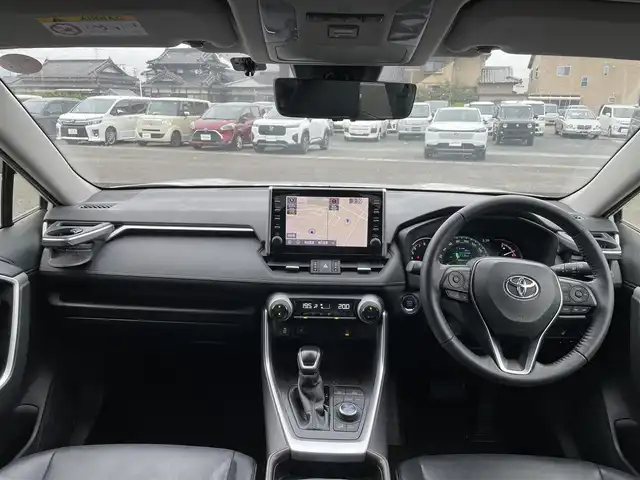 トヨタ ＲＡＶ４ G Zパッケージ 熊本県 2021(令3)年 4.9万km ホワイトパールクリスタルシャイン 純正ディスプレイオーディオナビ/・AM/FM/USB/BT/・AppleCarPlay/AndroidAuto/全周囲カメラ/トヨタセーフティセンス/・レーントレーシングアシスト/・プリクラッシュセーフティ/・ブラインドスポットモニター/・クリアランスソナー/・リヤクロストラフィックアラート/・パーキングサポートブレーキ/・ロードサインアシスト機能/・レーダークルーズコントロール/・オートマチックハイビーム/前後コーナーセンサー/革巻きステアリング/・ステアリングリモコン/・ステアリングヒーター/レザーシート/・D/N席シートヒーター/・D席パワーシート/・D席シートメモリー/オートライト/・LEDライト/・フォグランプ/電動格納ミラー/・ウィンカーミラー/インテリジェントルームミラー/純正エアロパーツ（TRD）/ルーフレール/電動サイドブレーキ/・ホールドボタン/純正アルミホイール/純正フロアマット/スマートキー