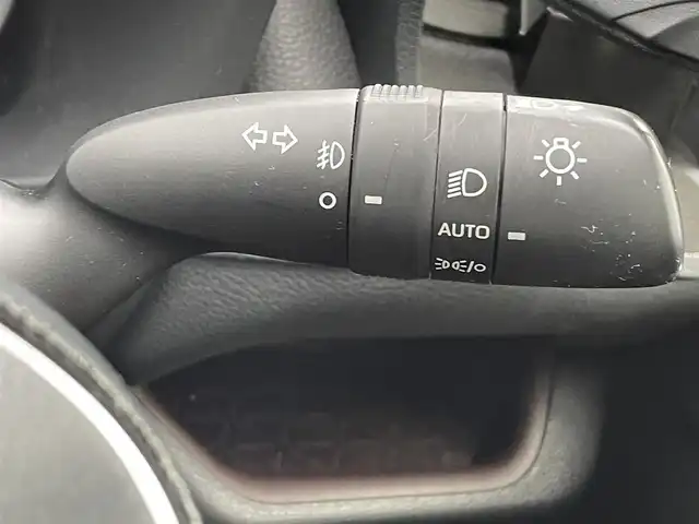 トヨタ ＲＡＶ４ G Zパッケージ 熊本県 2021(令3)年 4.9万km ホワイトパールクリスタルシャイン 純正ディスプレイオーディオナビ/・AM/FM/USB/BT/・AppleCarPlay/AndroidAuto/全周囲カメラ/トヨタセーフティセンス/・レーントレーシングアシスト/・プリクラッシュセーフティ/・ブラインドスポットモニター/・クリアランスソナー/・リヤクロストラフィックアラート/・パーキングサポートブレーキ/・ロードサインアシスト機能/・レーダークルーズコントロール/・オートマチックハイビーム/前後コーナーセンサー/革巻きステアリング/・ステアリングリモコン/・ステアリングヒーター/レザーシート/・D/N席シートヒーター/・D席パワーシート/・D席シートメモリー/オートライト/・LEDライト/・フォグランプ/電動格納ミラー/・ウィンカーミラー/インテリジェントルームミラー/純正エアロパーツ（TRD）/ルーフレール/電動サイドブレーキ/・ホールドボタン/純正アルミホイール/純正フロアマット/スマートキー