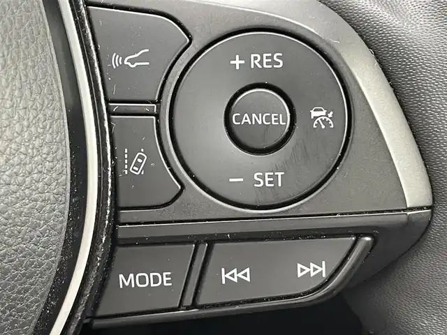 トヨタ ＲＡＶ４ G Zパッケージ 熊本県 2021(令3)年 4.9万km ホワイトパールクリスタルシャイン 純正ディスプレイオーディオナビ/・AM/FM/USB/BT/・AppleCarPlay/AndroidAuto/全周囲カメラ/トヨタセーフティセンス/・レーントレーシングアシスト/・プリクラッシュセーフティ/・ブラインドスポットモニター/・クリアランスソナー/・リヤクロストラフィックアラート/・パーキングサポートブレーキ/・ロードサインアシスト機能/・レーダークルーズコントロール/・オートマチックハイビーム/前後コーナーセンサー/革巻きステアリング/・ステアリングリモコン/・ステアリングヒーター/レザーシート/・D/N席シートヒーター/・D席パワーシート/・D席シートメモリー/オートライト/・LEDライト/・フォグランプ/電動格納ミラー/・ウィンカーミラー/インテリジェントルームミラー/純正エアロパーツ（TRD）/ルーフレール/電動サイドブレーキ/・ホールドボタン/純正アルミホイール/純正フロアマット/スマートキー