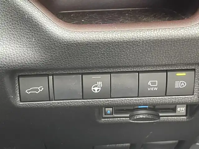 トヨタ ＲＡＶ４ G Zパッケージ 熊本県 2021(令3)年 4.9万km ホワイトパールクリスタルシャイン 純正ディスプレイオーディオナビ/・AM/FM/USB/BT/・AppleCarPlay/AndroidAuto/全周囲カメラ/トヨタセーフティセンス/・レーントレーシングアシスト/・プリクラッシュセーフティ/・ブラインドスポットモニター/・クリアランスソナー/・リヤクロストラフィックアラート/・パーキングサポートブレーキ/・ロードサインアシスト機能/・レーダークルーズコントロール/・オートマチックハイビーム/前後コーナーセンサー/革巻きステアリング/・ステアリングリモコン/・ステアリングヒーター/レザーシート/・D/N席シートヒーター/・D席パワーシート/・D席シートメモリー/オートライト/・LEDライト/・フォグランプ/電動格納ミラー/・ウィンカーミラー/インテリジェントルームミラー/純正エアロパーツ（TRD）/ルーフレール/電動サイドブレーキ/・ホールドボタン/純正アルミホイール/純正フロアマット/スマートキー