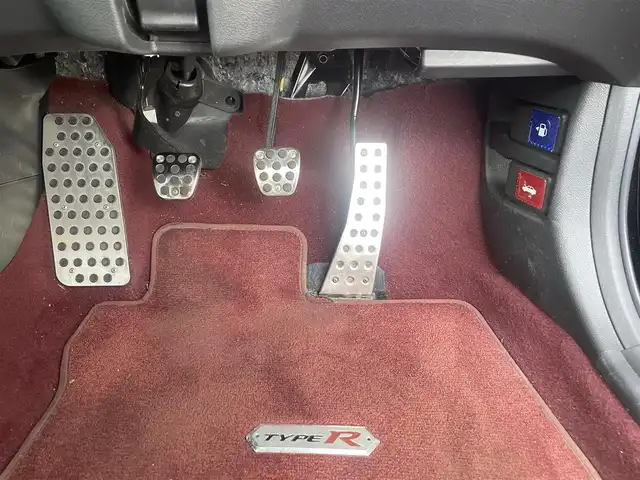 ホンダ シビック タイプR ユーロ 群馬県 2010(平22)年 9.2万km クリスタルブラックパール Gathersナビ、ワンセグ、Bluetooth、CD、DVD/　（VXS-102VSi）/前席純正タイプR専用シート/純正１８インチアルミ/純正フロアマット/ウインカーミラー/革巻きステア/HIDヘッドライト/ETC/キーレス×２/コーナーセンサー（リア）/整備手帳、取説