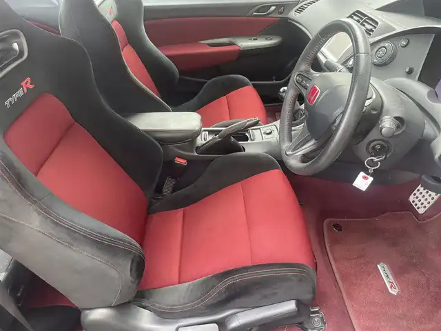 ホンダ シビック タイプR ユーロ 群馬県 2010(平22)年 9.2万km クリスタルブラックパール Gathersナビ、ワンセグ、Bluetooth、CD、DVD/　（VXS-102VSi）/前席純正タイプR専用シート/純正１８インチアルミ/純正フロアマット/ウインカーミラー/革巻きステア/HIDヘッドライト/ETC/キーレス×２/コーナーセンサー（リア）/整備手帳、取説