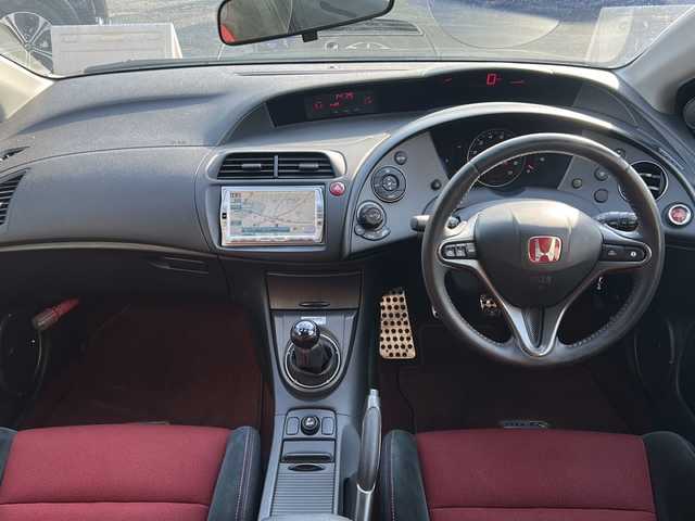 ホンダ シビック タイプR ユーロ 神奈川県 2010(平22)年 9.2万km クリスタルブラックパール Gathersナビ、ワンセグ、Bluetooth、CD、DVD/　（VXS-102VSi）/前席純正タイプR専用シート/純正１８インチアルミ/純正フロアマット/ウインカーミラー/革巻きステア/HIDヘッドライト/ETC/キーレス×２/コーナーセンサー（リア）/整備手帳、取説