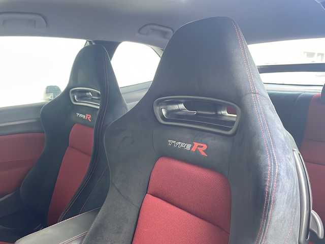 ホンダ シビック タイプR ユーロ 神奈川県 2010(平22)年 9.2万km クリスタルブラックパール Gathersナビ、ワンセグ、Bluetooth、CD、DVD/　（VXS-102VSi）/前席純正タイプR専用シート/純正１８インチアルミ/純正フロアマット/ウインカーミラー/革巻きステア/HIDヘッドライト/ETC/キーレス×２/コーナーセンサー（リア）/整備手帳、取説