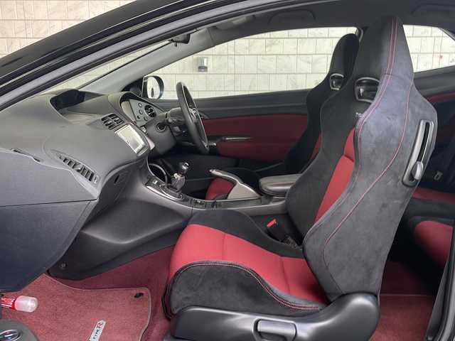 ホンダ シビック タイプR ユーロ 神奈川県 2010(平22)年 9.2万km クリスタルブラックパール Gathersナビ、ワンセグ、Bluetooth、CD、DVD/　（VXS-102VSi）/前席純正タイプR専用シート/純正１８インチアルミ/純正フロアマット/ウインカーミラー/革巻きステア/HIDヘッドライト/ETC/キーレス×２/コーナーセンサー（リア）/整備手帳、取説