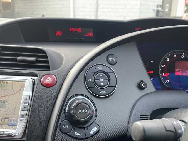 ホンダ シビック タイプR ユーロ 神奈川県 2010(平22)年 9.2万km クリスタルブラックパール Gathersナビ、ワンセグ、Bluetooth、CD、DVD/　（VXS-102VSi）/前席純正タイプR専用シート/純正１８インチアルミ/純正フロアマット/ウインカーミラー/革巻きステア/HIDヘッドライト/ETC/キーレス×２/コーナーセンサー（リア）/整備手帳、取説