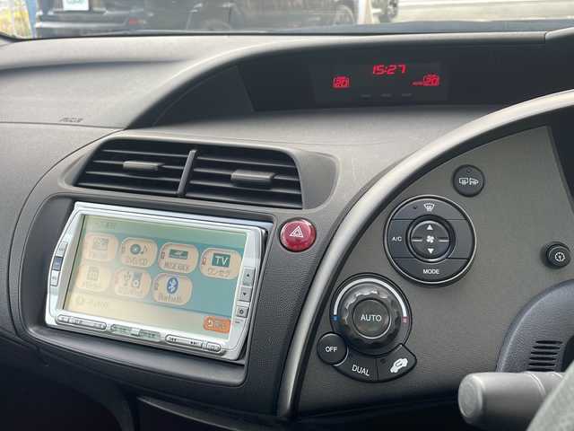 ホンダ シビック タイプR ユーロ 神奈川県 2010(平22)年 9.2万km クリスタルブラックパール Gathersナビ、ワンセグ、Bluetooth、CD、DVD/　（VXS-102VSi）/前席純正タイプR専用シート/純正１８インチアルミ/純正フロアマット/ウインカーミラー/革巻きステア/HIDヘッドライト/ETC/キーレス×２/コーナーセンサー（リア）/整備手帳、取説