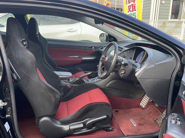 ホンダ シビック タイプR ユーロ 神奈川県 2010(平22)年 9.2万km クリスタルブラックパール Gathersナビ、ワンセグ、Bluetooth、CD、DVD/　（VXS-102VSi）/前席純正タイプR専用シート/純正１８インチアルミ/純正フロアマット/ウインカーミラー/革巻きステア/HIDヘッドライト/ETC/キーレス×２/コーナーセンサー（リア）/整備手帳、取説