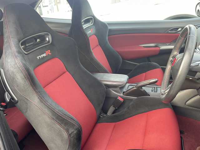 ホンダ シビック タイプR ユーロ 神奈川県 2010(平22)年 9.2万km クリスタルブラックパール Gathersナビ、ワンセグ、Bluetooth、CD、DVD/　（VXS-102VSi）/前席純正タイプR専用シート/純正１８インチアルミ/純正フロアマット/ウインカーミラー/革巻きステア/HIDヘッドライト/ETC/キーレス×２/コーナーセンサー（リア）/整備手帳、取説